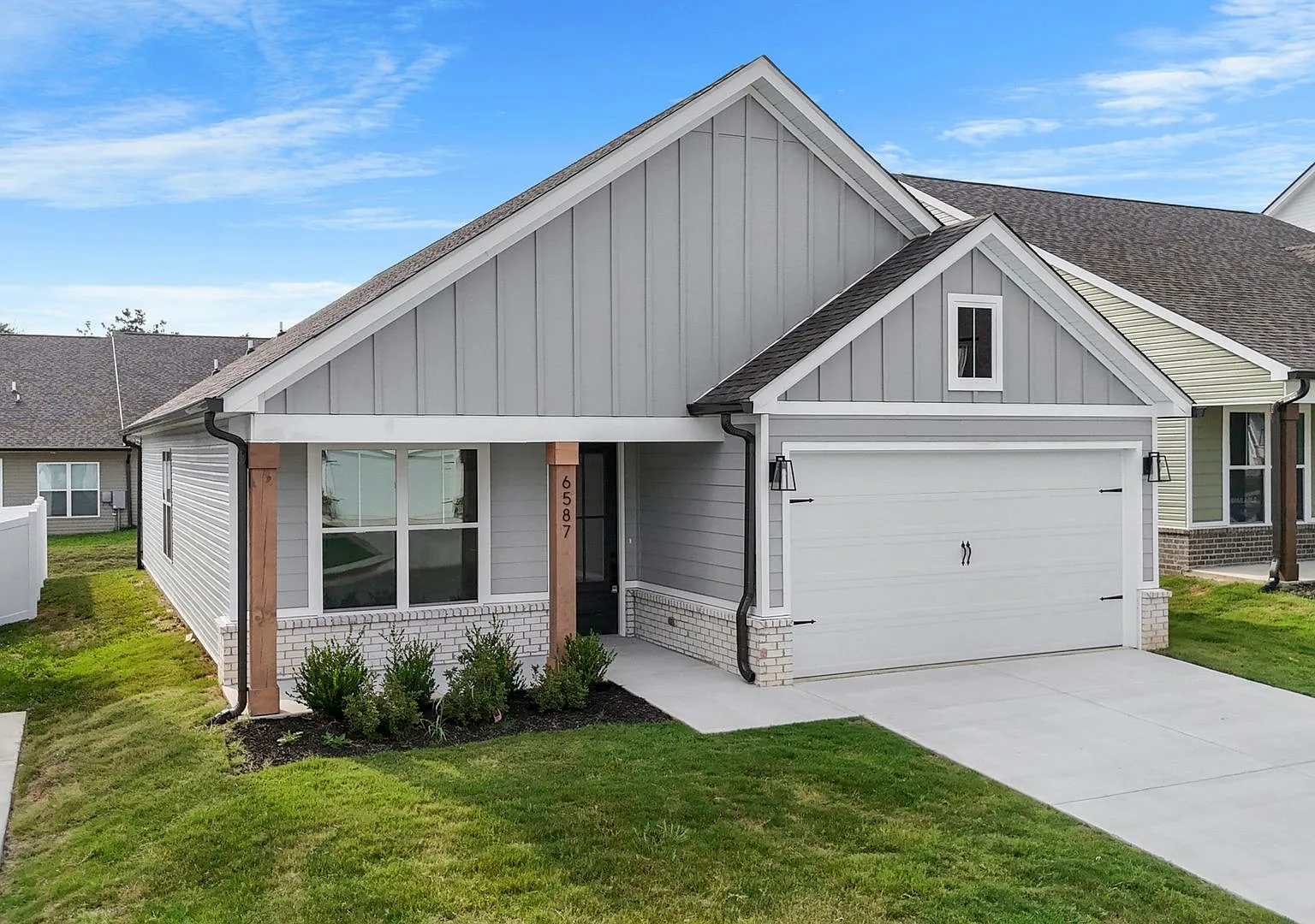 One Month Free Rent New Design 2-Bedroom Orchid At James Creek! — Photo 2