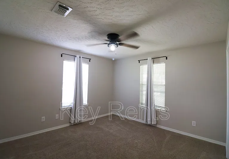 9001 Thompson Dr — Photo 11