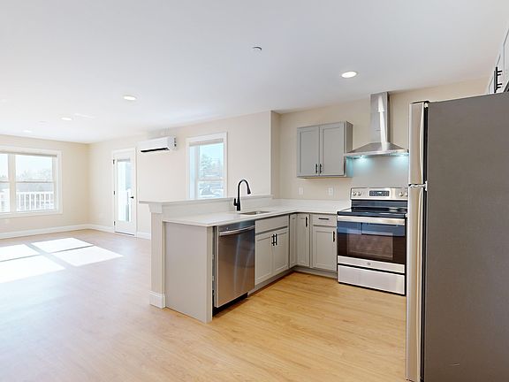 Kitchen/Living Area