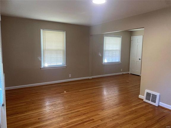 3rd image of 10139 Newbold Dr