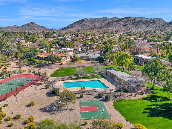 5th image of 2818 E CALAVEROS Drive