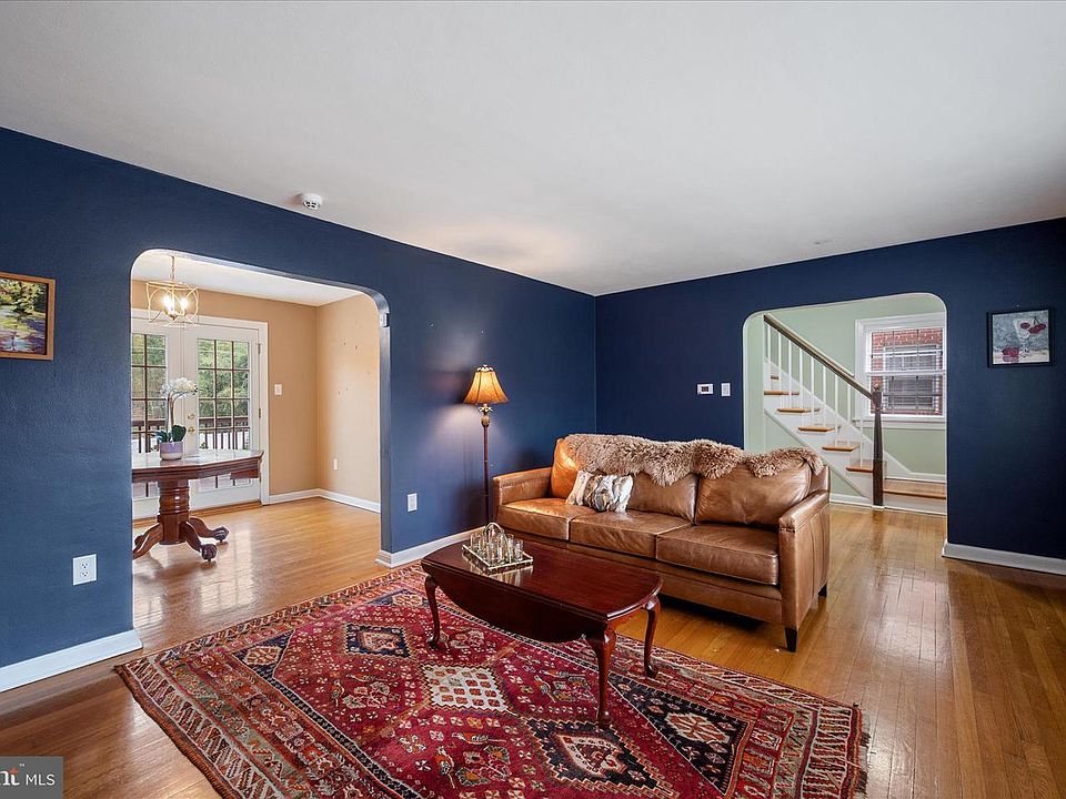 1st image of 407 Jefferson St