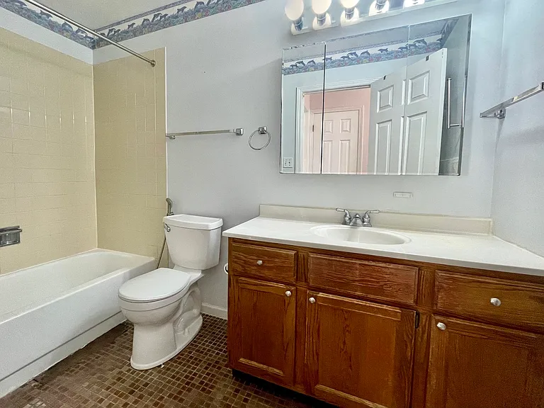 2760 College Hill Cir — Photo 16