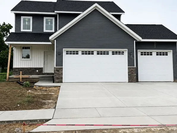 4711 Willow Cir, Davenport, IA 52806