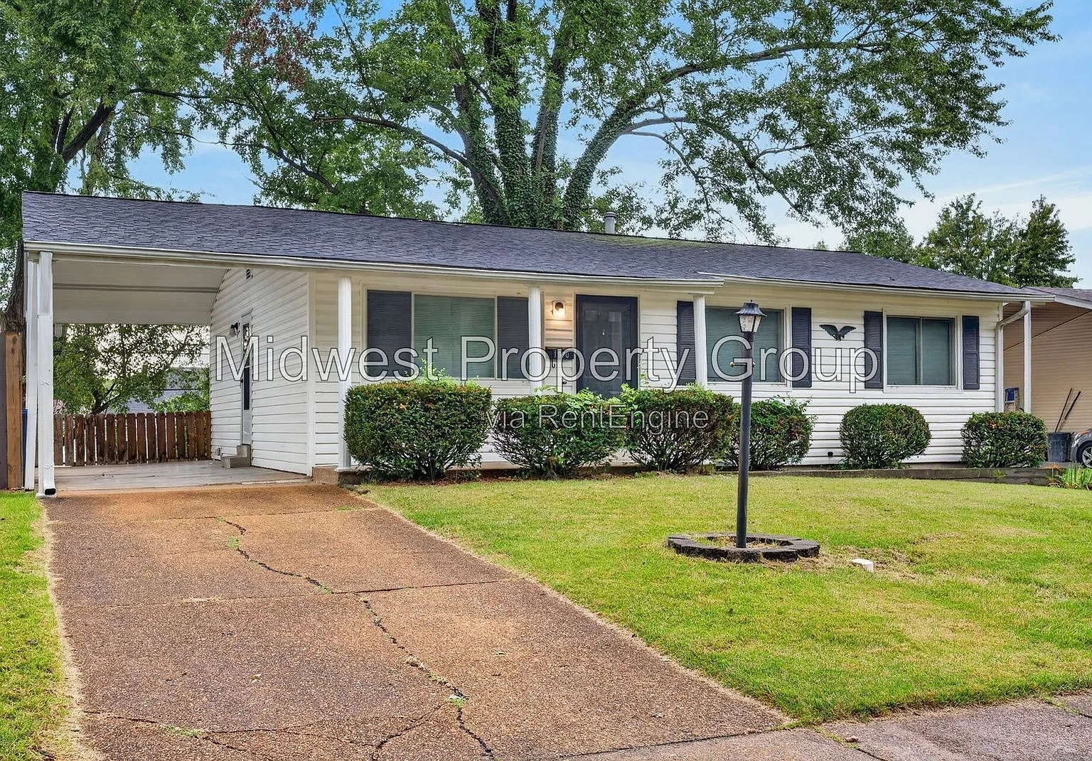 3 bed, 1.0 bath, 962 sqft, $1,365 — Photo 1