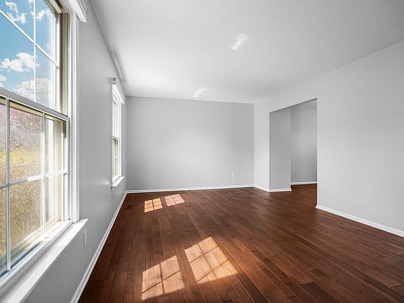 3rd image of 5615 Pebble Ridge Ct