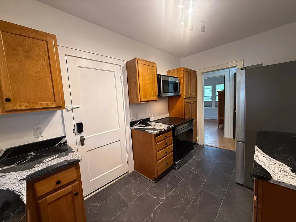 Building Photo - 5048 Thomas Ave S #2