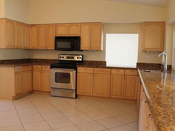 3rd image of 3021 SE Falmouth Dr