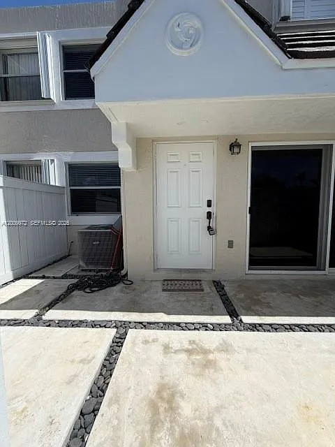 Gables Point Iii Condo — Photo 2