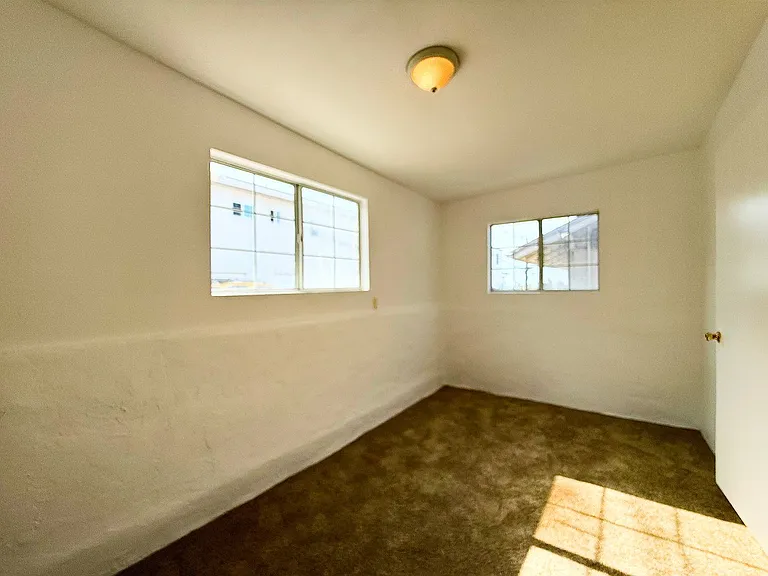 4661 Newport Ave — Photo 7