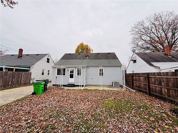 3rd image of 25751 Briardale Ave