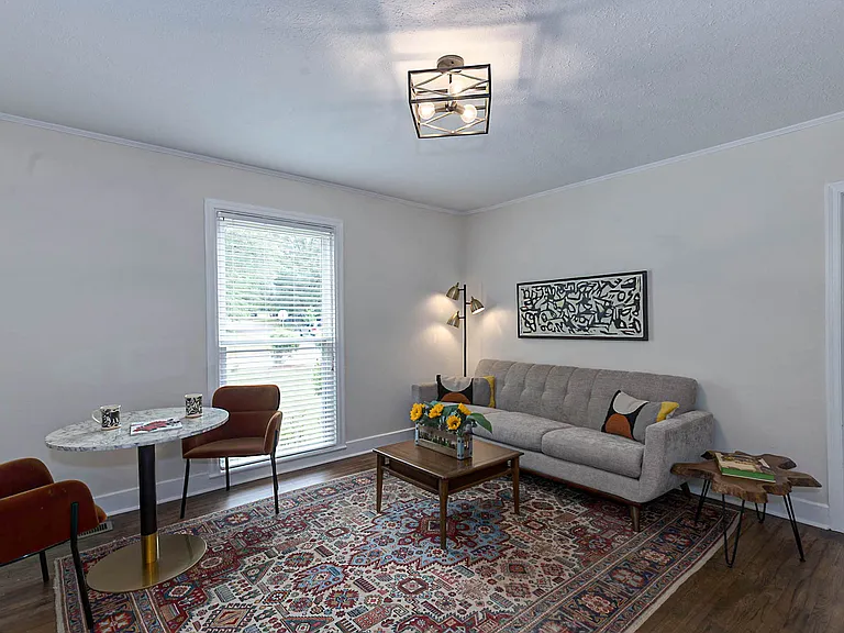 1032 Lakeview Dr — Photo 8