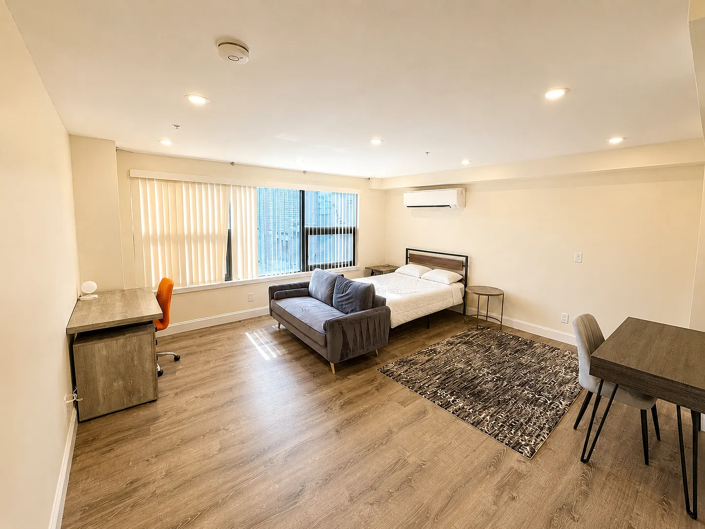 Studio, 450 sqft, $2,500 — Photo 3