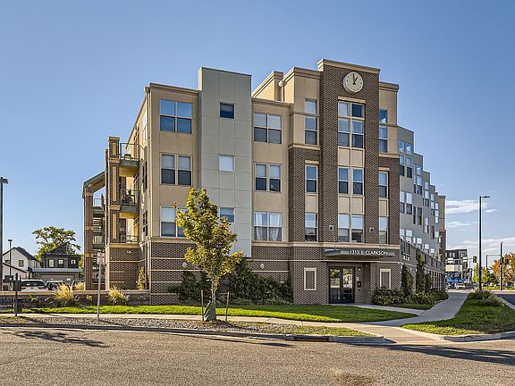 2nd image of 1300 S Clarkson St #205