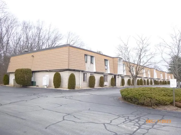 132 Hoffman Ave APT 202, Cranston, RI 02920