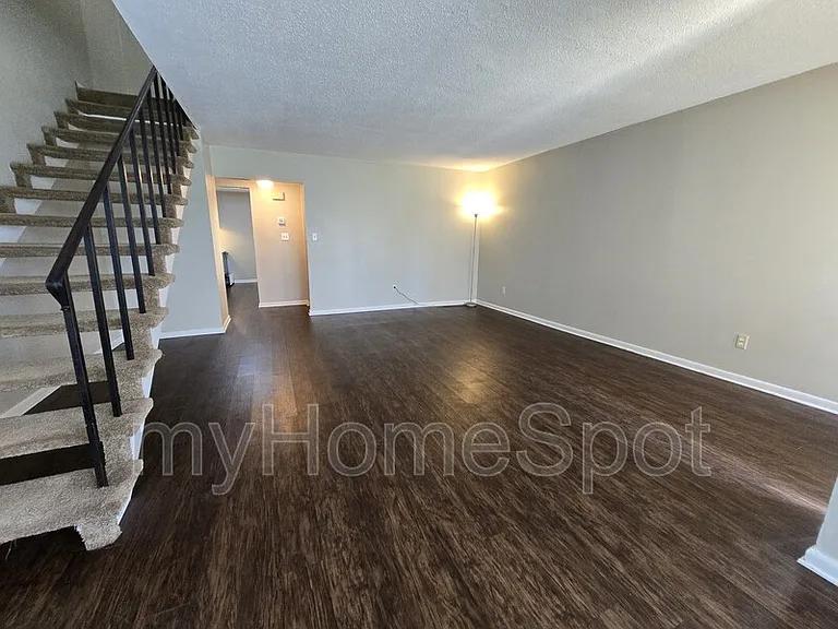 4828 Huron Dr — Photo 3