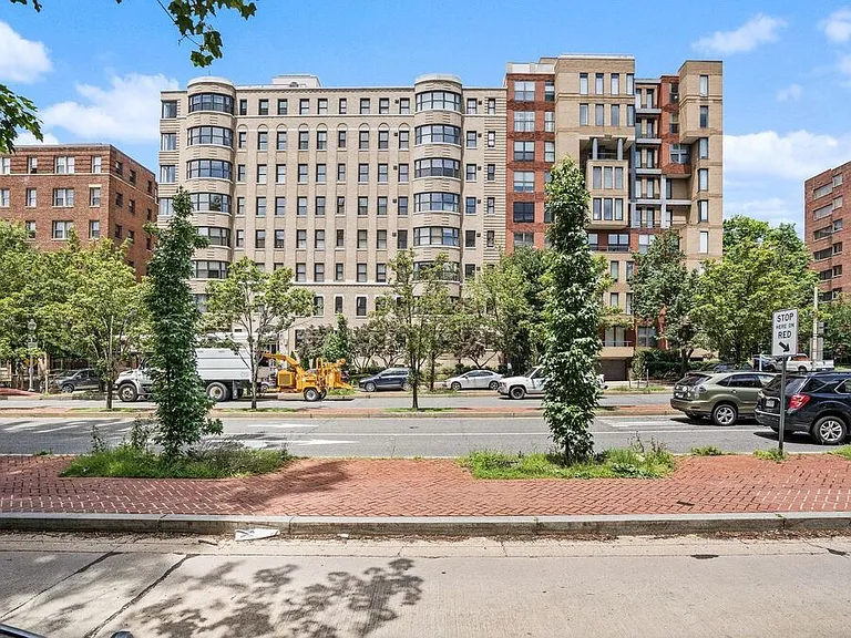 2515 K St NW #609 — Photo 17