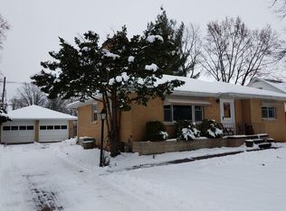 1322 Grandview Dr, Champaign, IL 61820