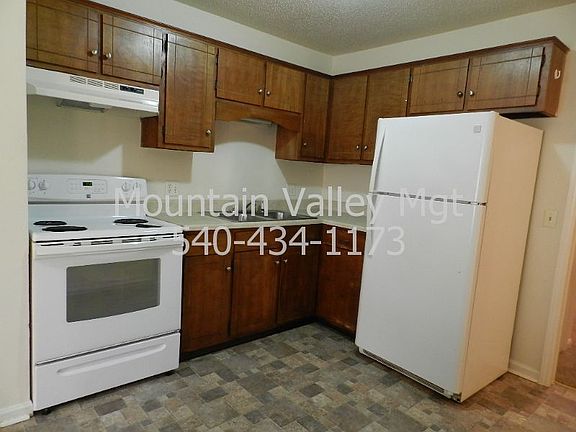 5th image of 620 Norwood St APT A