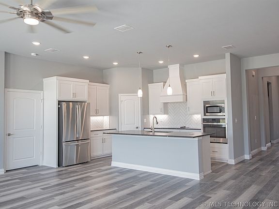 5th image of 183 Rancho Shl
