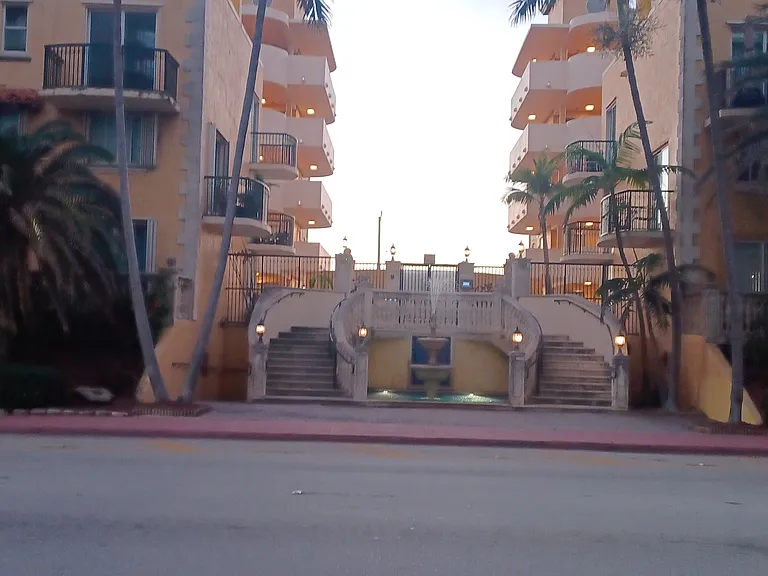 8888 Collins Ave #516 — Photo 2