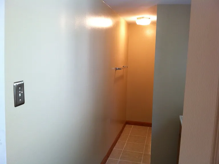 1076 W Market Streetsingle Family Home — Photo 12