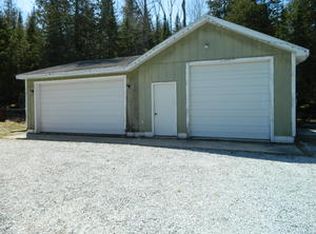 32592 S Bobby Dr, Drummond Island, MI 49726