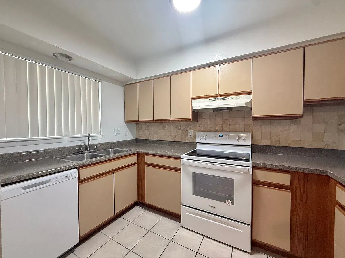 4209 S. Semoran Blvd #8 — Photo 3