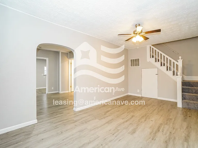 1127334_004_living_room_14161742.jpg