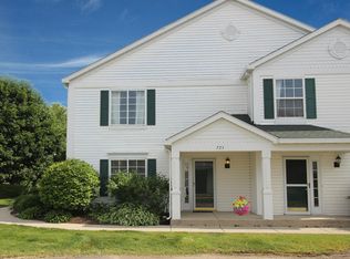 723 Fieldcrest Dr UNIT B, South Elgin, IL 60177