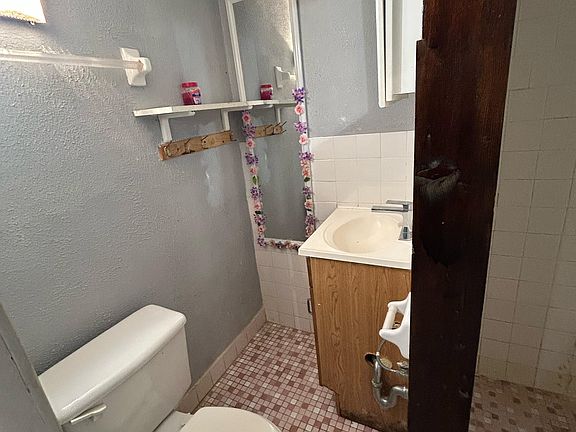 2nd image of 342 Marion St #Bf