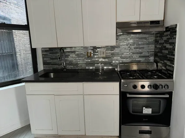 965 Columbus Avenue image 2 of 10