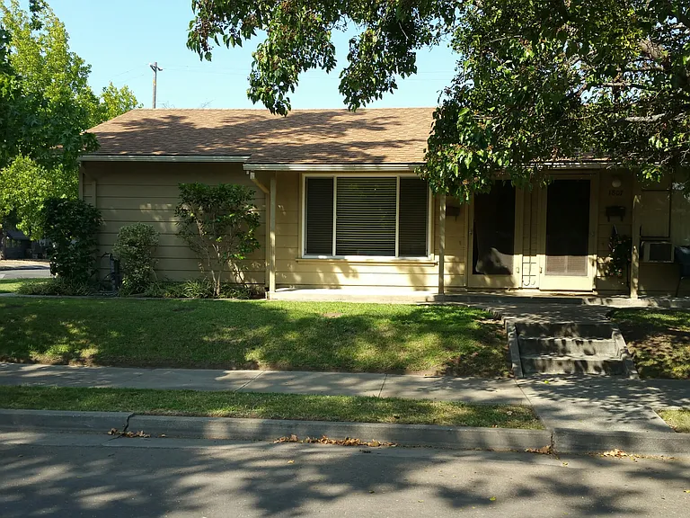 1805 Ramona Ave — Photo 9