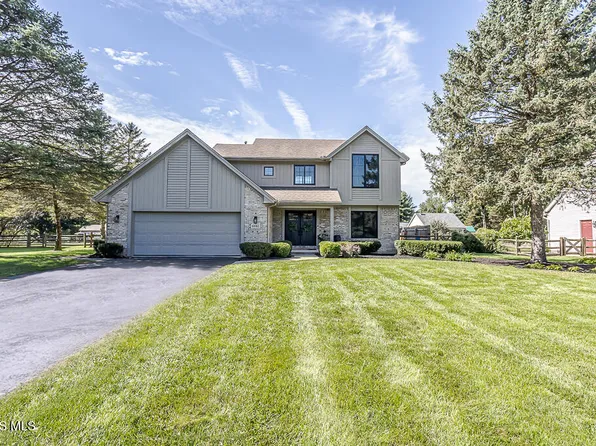 6062 Forest Edge Dr, Whitehouse, OH 43571