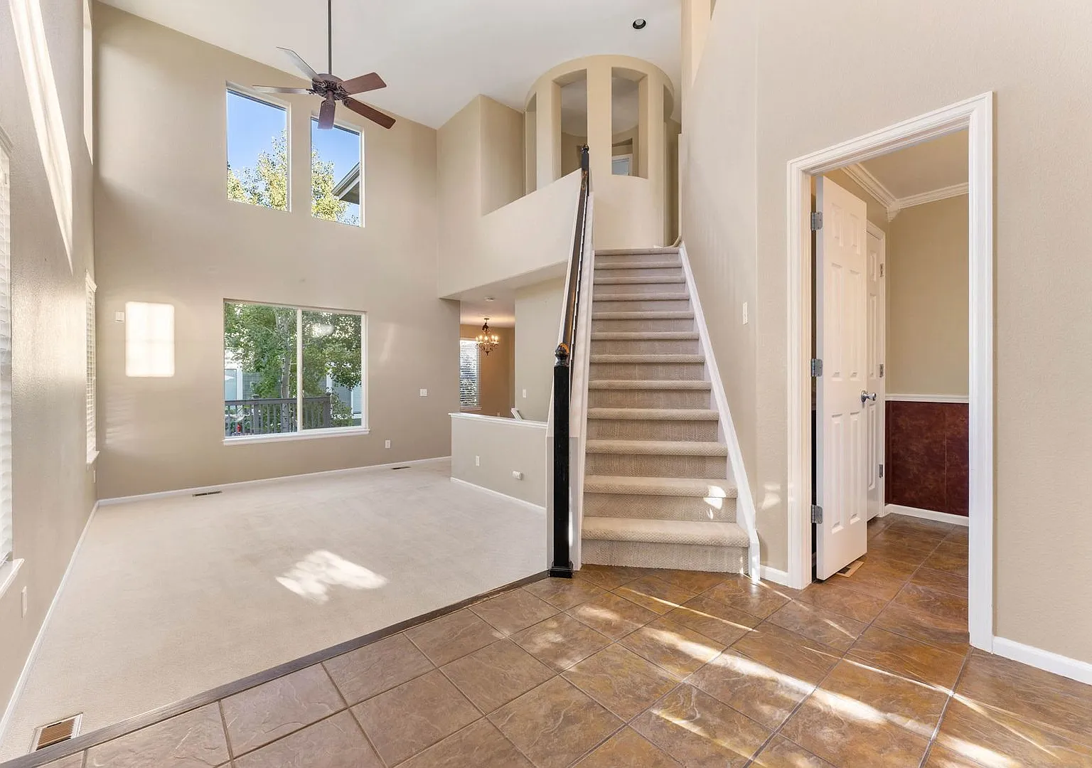 The Hearth of Highlands Ranch - 3bed + office! — Photo 3