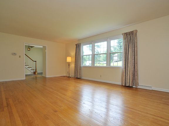 2nd image of 19 Arthur Dr
