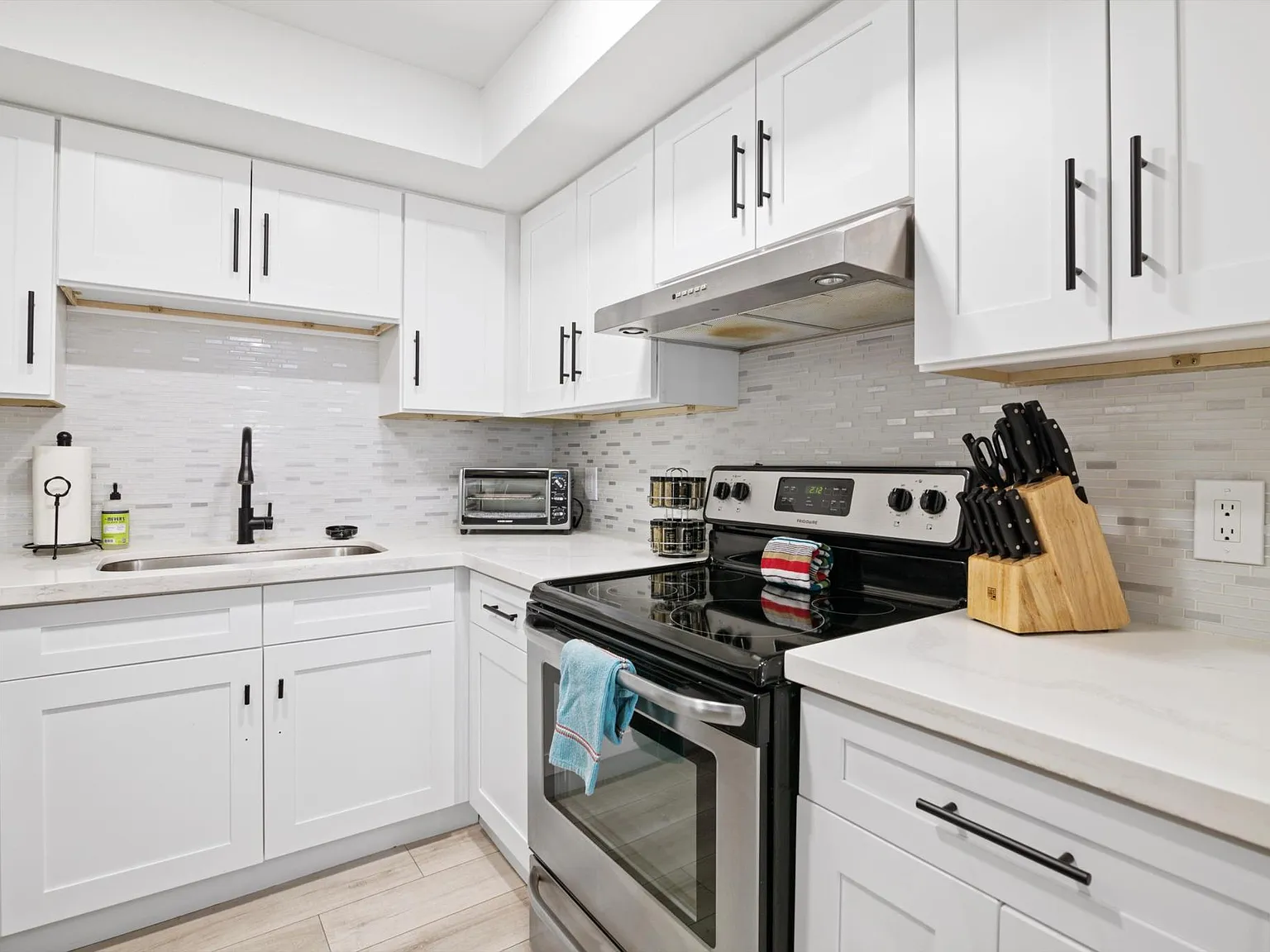 2 bed, 1.5 bath, 894 sqft, $2,800 — Photo 4