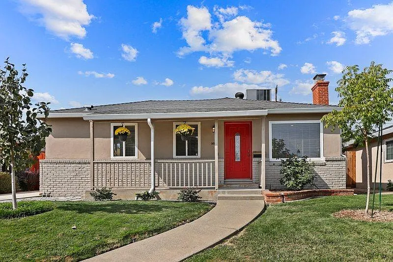 5050 71st St photo 1