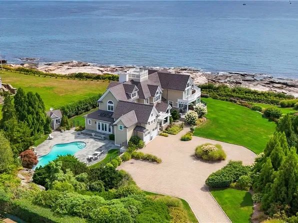 390 Ocean Rd, Narragansett, RI 02882