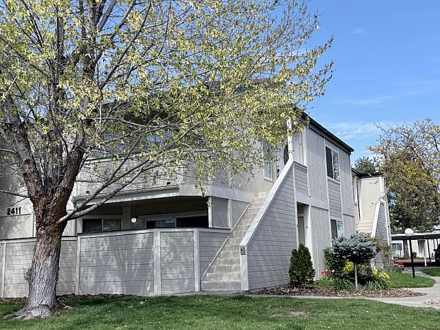 upstairs end unit