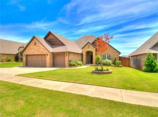 1104 Samantha Ln, Moore, OK 73160