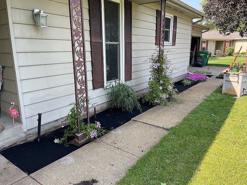 2nd image of 23339 Crestwood Dr
