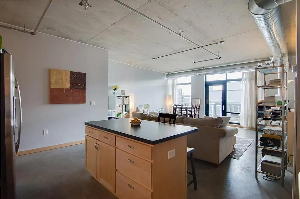1 bed, 1.0 bath, 885 sqft, $2,195 — Photo 3