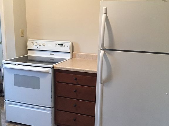Newly Remodeled Kitchen. Appliances included.
