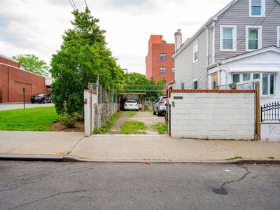 32-42 95 Street, East Elmhurst, NY, 11369