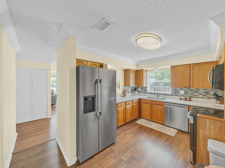 1350 Riverside Cir #1 — Photo 11
