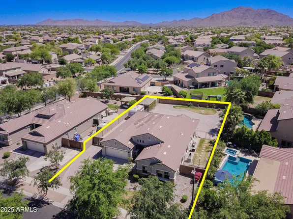 2813 E CRESCENT Way, Gilbert, AZ 85298