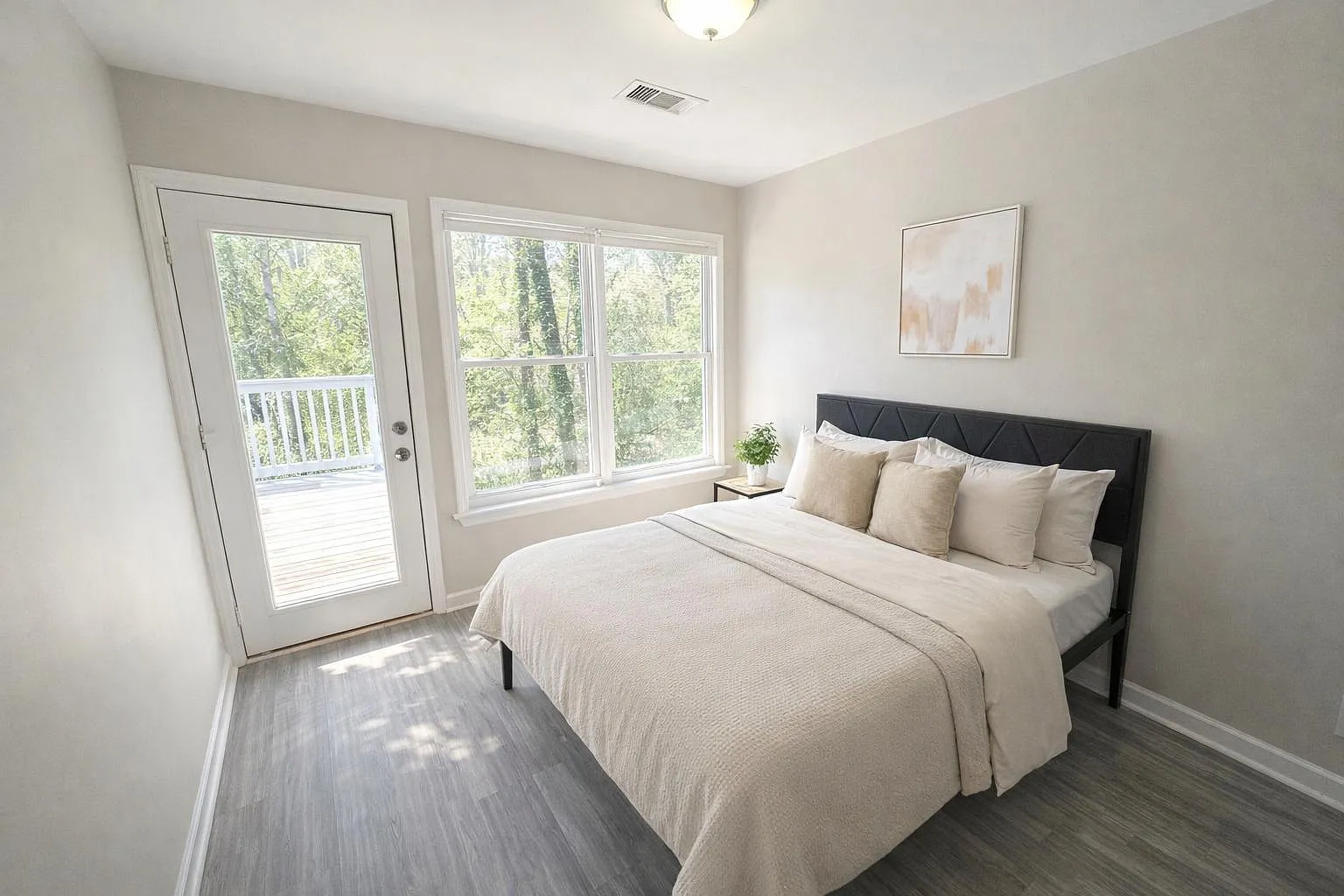 4 bed, 4.0 bath, 1900 sqft, $815 — Photo 1