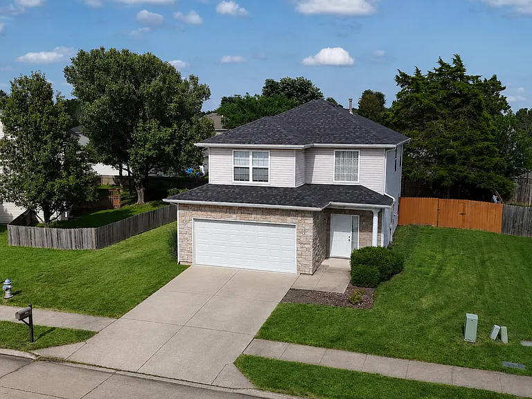 4006 Meadow View Dr — Photo 2