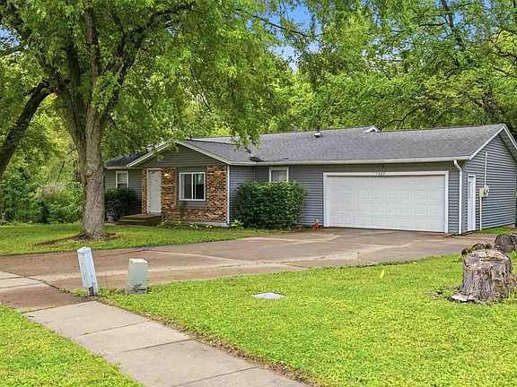 3rd image of 1467 Valley View Dr